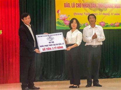 VINACONEX trao tặng 3 tỷ đồng giúp nhân dân Quảng Ngãi khắc phục hậu quả bão, lũ